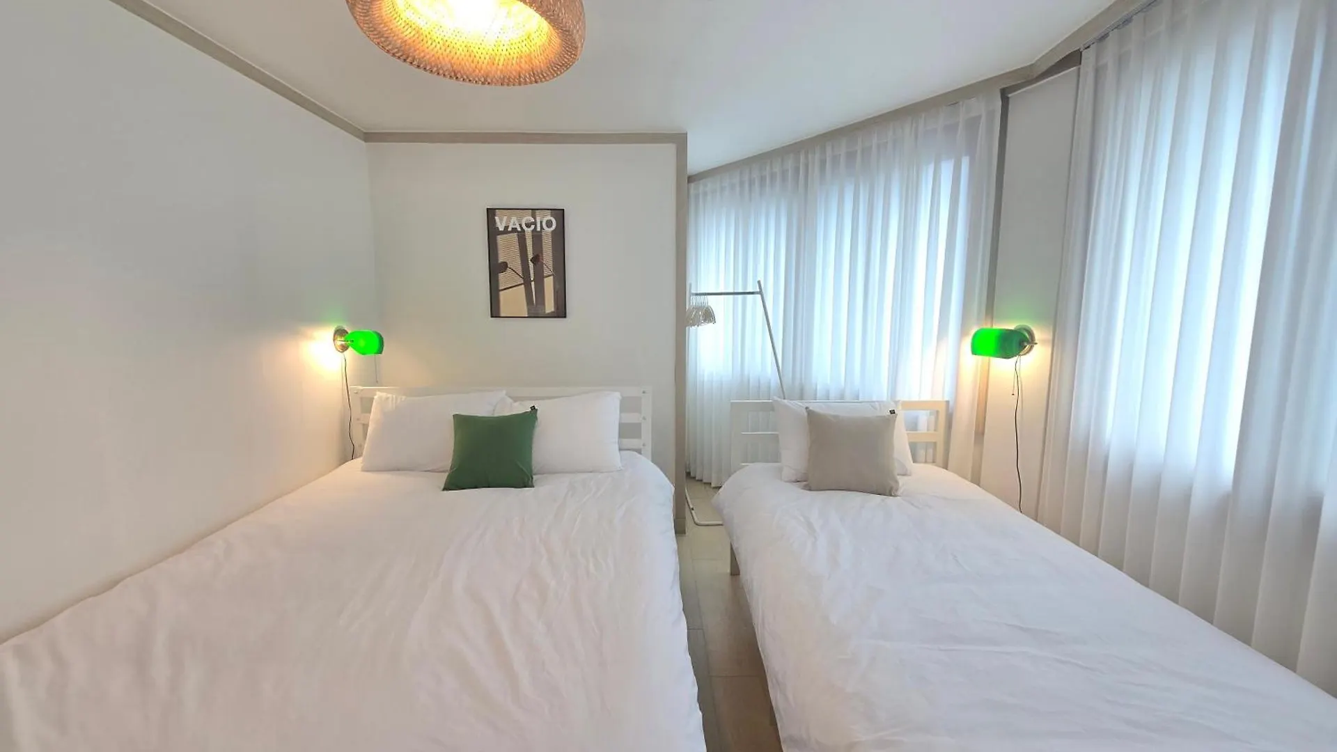 Seoul Jongro,Netflix,Free Storage Ddp,Ddm Apartment